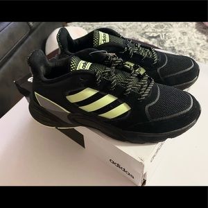Brand new - Adidas 90s Valasion